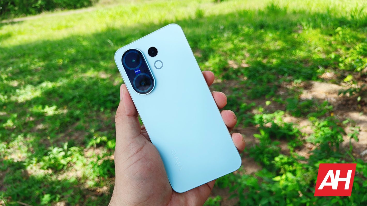 Vivo X200 FE blue rear AH 4